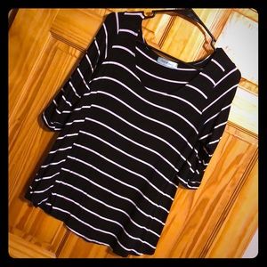 Poly/knit  top. So soft! Sz M. 3/4 sleeve. Cute!❤️